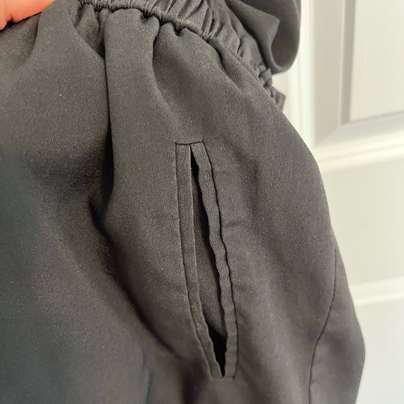 Black BCBG romper short pants jumpsuit with low back detail and pockets size 4 - Picture 10 of 14